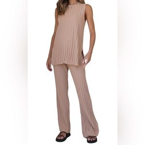 Hi girls, I’m selling this beautiful 2-piece set, super comfortable size s✨🫶🏻